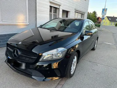 Gebraucht Mercedes A180 148 PS (108 kW) 2016 Schwarz Limousine