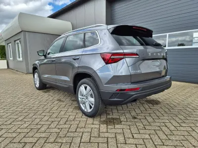 Neu Skoda Karoq Selection 150 PS (110 kW) 2026 Graphitegrau metallic SUV