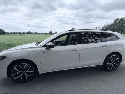 Gebraucht VW Passat R-line 177 PS (130 kW) 2025 Weiß Kombi