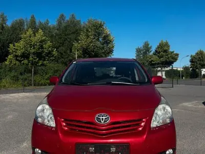 Gebraucht Toyota Verso Life 132 PS (97 kW) 2010 Rot Van / Kleinbus