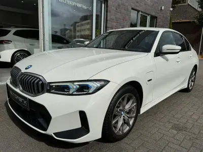 Gebraucht BMW 320 M Sport 163 PS (119 kW) 2023 Weiß Limousine
