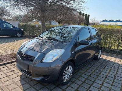 Gebraucht Toyota Yaris 69 PS (50 kW) 2008 Grau Kleinwagen