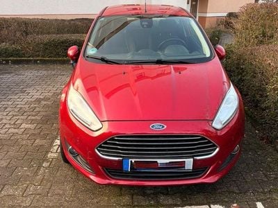 Gebraucht Ford Fiesta Titanium 101 PS (74 kW) 2016 Rot Kleinwagen