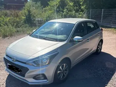 Gebraucht Hyundai i20 Advantage 101 PS (74 kW) 2020 Silber Kleinwagen