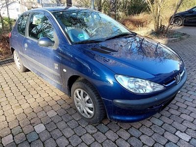 Blau Gebraucht 2004 Peugeot 206 Kleinwagen | 400 € (Guter Preis)