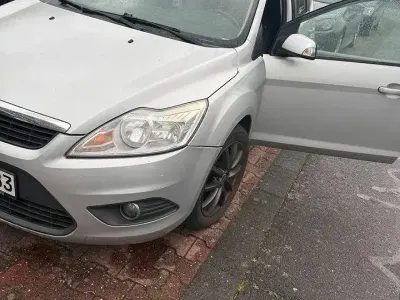 Używany Ford Focus 100 KM (73 kW) 2008 Srebrny Sedan/Limuzyna