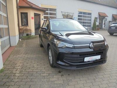 Gebraucht VW Tiguan 131 PS (96 kW) 2024 Schwarzmetallic SUV