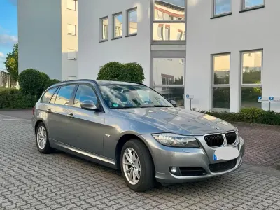 Gebraucht BMW 320 184 PS (135 kW) 2011 Grau Kombi