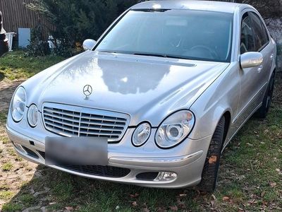 Gebraucht Mercedes E220 150 PS (110 kW) 2003 Grün Limousine