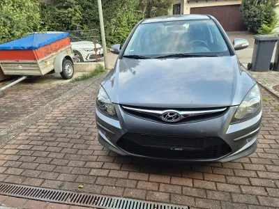 Gebraucht Hyundai i30 Edition 90 PS (66 kW) 2011 Grau Kombi