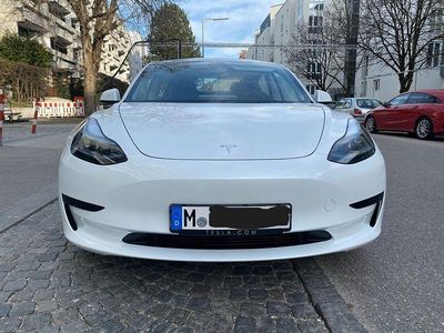 Weiß Gebraucht 2023 Tesla Model 3 Standard Range Limousine | 28.300 € (Fairer Preis)