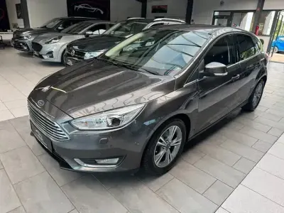 Gebraucht Ford Focus Titanium 125 PS (91 kW) 2016 Grau Limousine