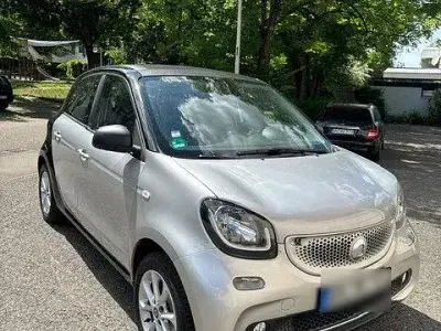 Gebraucht Smart ForFour Passion 71 PS (52 kW) 2016 Silber Kleinwagen