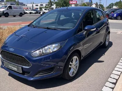 Gebraucht Ford Fiesta Trend 101 PS (74 kW) 2016 Blau Kleinwagen