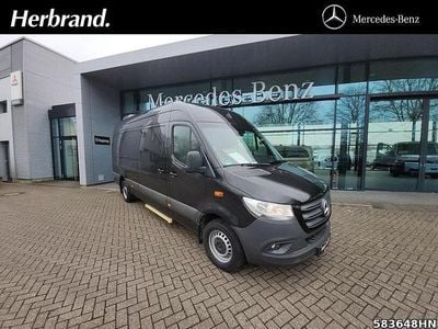 Obsidianschwarz metallic Gebraucht 2023 Mercedes Sprinter Van | 49.373 €