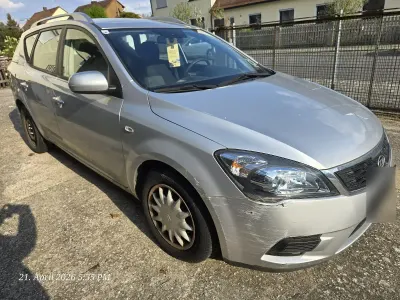 Gebraucht Kia Ceed 90 PS (66 kW) 2010 Silber Kleinwagen