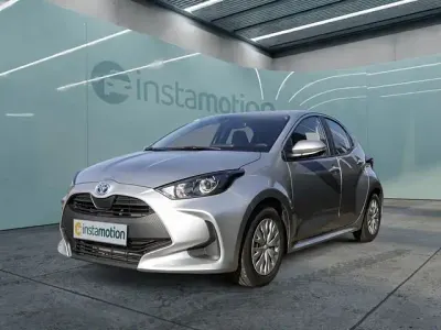 Gebraucht Toyota Yaris Hybrid Business Edition 116 PS (85 kW) 2022 Silber Kleinwagen