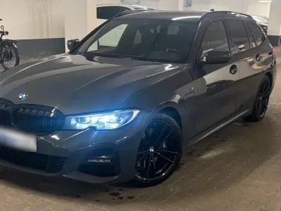 Gebraucht BMW 330e M Sport 292 PS (214 kW) 2020 Grau Kombi