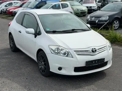 Gebraucht Toyota Auris Basis 99 PS (72 kW) 2012 Weiß Kleinwagen