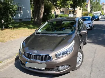 Gebraucht Kia Ceed 100 PS (73 kW) 2012 Braun Kleinwagen