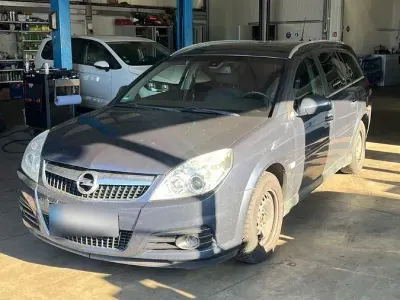 Gebraucht Opel Vectra Edition+ 140 PS (102 kW) 2008 Schwarz Kombi