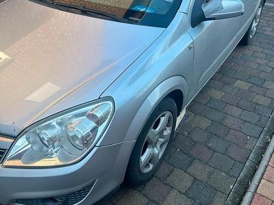 Gebraucht Opel Astra 105 PS (77 kW) 2007 Silber Limousine