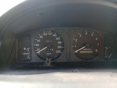 Grün Gebraucht 2000 Toyota Corolla Limousine | 2.700 €