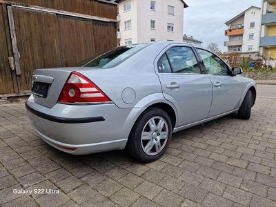 Gebraucht Ford Mondeo Ghia 125 PS (91 kW) 2005 Kristallsilber metallic Limousine