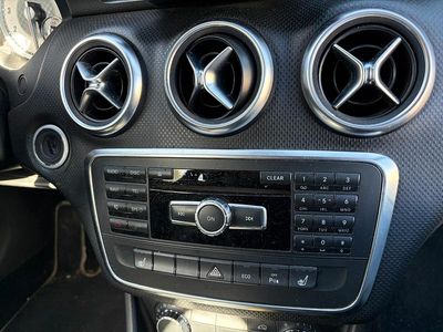 Gebraucht Mercedes A180 122 PS (89 kW) 2012 Schwarz Kleinwagen