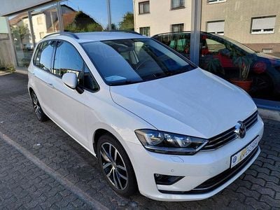 Weiß Gebraucht 2017 VW Golf Sportsvan Sound Van / Kleinbus | 14.700 € (Fairer Preis)