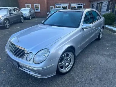 Gebraucht Mercedes E220 Avantgarde 150 PS (110 kW) 2002 Silber Limousine