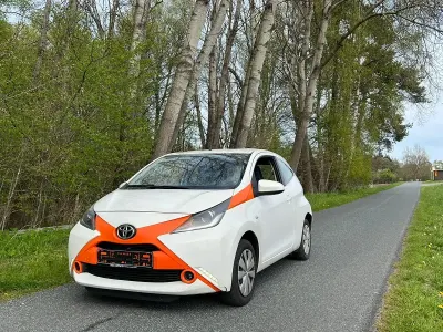 Używany Toyota Aygo 69 KM (50 kW) 2016 Biały Hatchback
