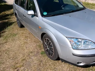 Gebraucht Ford Mondeo 125 PS (91 kW) 2003 Silber Kombi