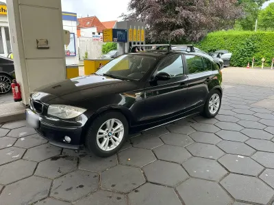 Gebraucht BMW 118 122 PS (89 kW) 2007 Schwarz Kleinwagen