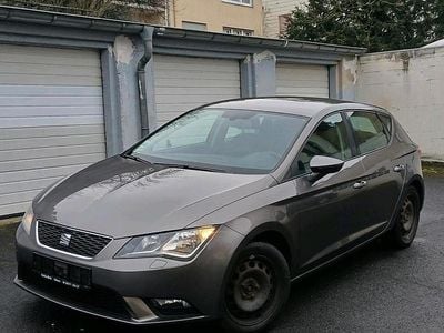 Grau Gebraucht 2015 Seat Leon Style Limousine | 8.495 € (Guter Preis)