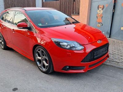 Gebraucht Ford Focus ST 250 PS (183 kW) 2013 Rot Kombi