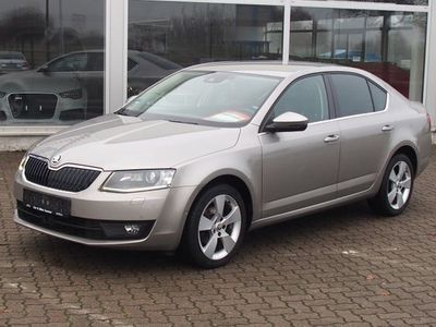 gebraucht Skoda Octavia Lim. Elegance/ACC/Bi-Xenon/Navi/AHK