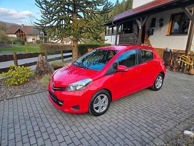 Brugt Toyota Yaris 69 HK (50 kW) 2013 Rød Hatchback