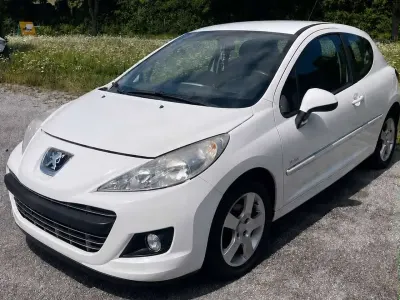 Gebraucht Peugeot 207 90 PS (66 kW) 2012 Weiß Coupé