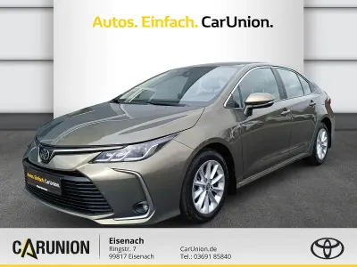 Używany Toyota Corolla Premium 132 KM (97 kW) 2020 Brązowy Sedan/Limuzyna
