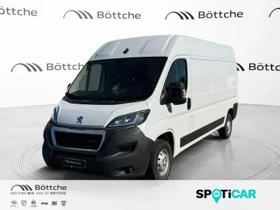 Gebraucht Peugeot Boxer 165 PS (121 kW) 2022 Lackierung weiss icy/deckende lackierung Van