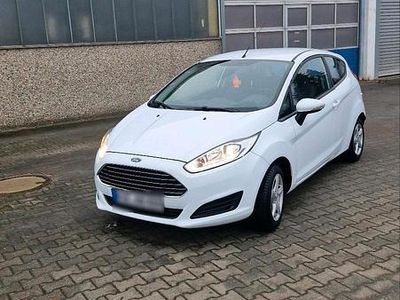 Gebraucht Ford Fiesta Trend 60 PS (44 kW) 2017 Weiß Kleinwagen