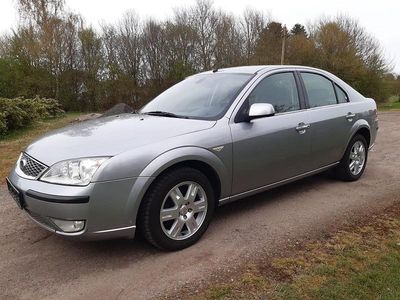 Gebraucht Ford Mondeo Ghia 115 PS (84 kW) 2006 Silber Limousine