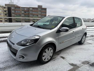 Second-hand Renault Clio II 75 CP (55 kW) 2010 Argintiu Hatchback