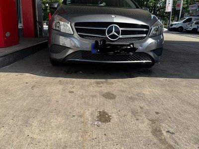 Gebraucht Mercedes A180 122 PS (89 kW) 2014 Grau Limousine