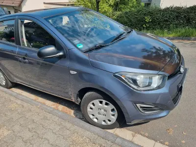 Gebraucht Hyundai i20 Edition 86 PS (63 kW) 2013 Blau Kleinwagen