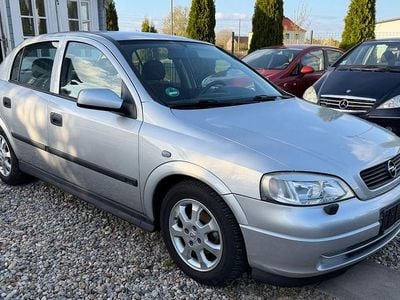 Begagnad Opel Astra Comfort 101 HK (74 kW) 2002 Silver Sedan