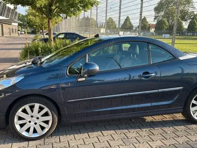 Gebraucht Peugeot 207 CC Allure 120 PS (88 kW) 2013 Blau Cabrio
