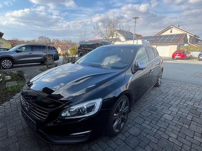 Gebraucht Volvo V60 Momentum 215 PS (158 kW) 2014 Schwarz Kombi
