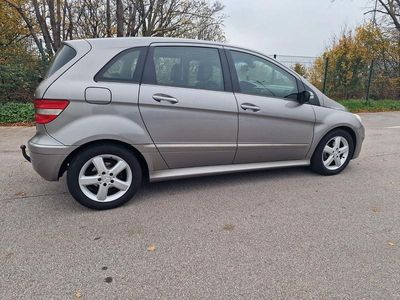 Grau Gebraucht 2006 Mercedes 200 Kombi | 2.000 €